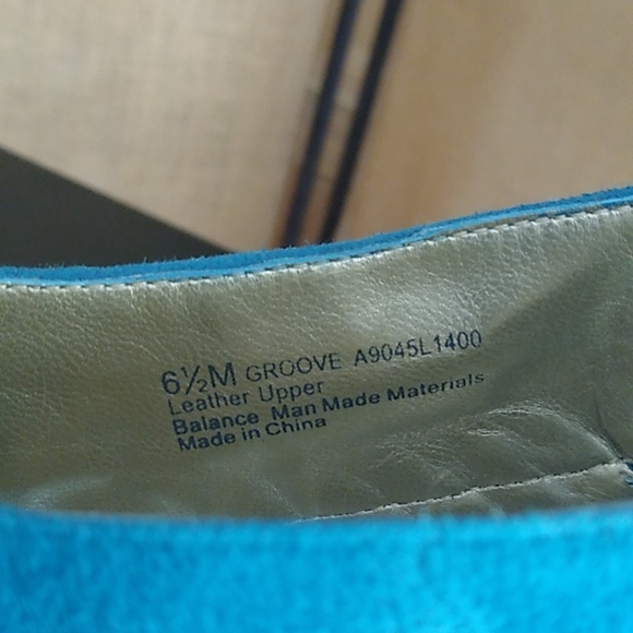 Blue Suede high heels.  4 inch with 1 to 1 1/4 platform - Picture 6 of 8